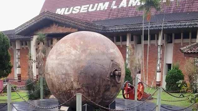 Museum Lampung Bola Besi