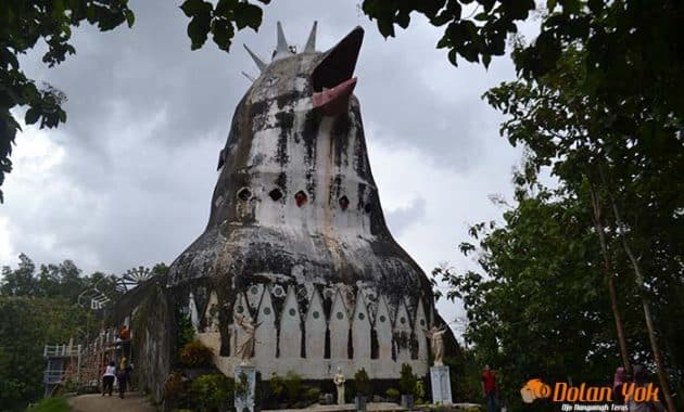 penampakan gereja ayam