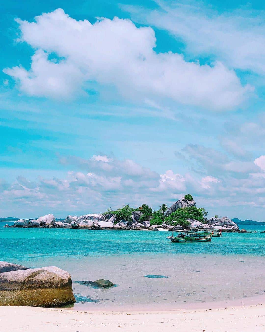 Kapal Pulau Lengkuas Belitong