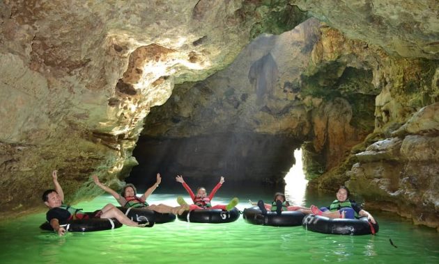 Wisata Sungai di dalam Goa Pindul