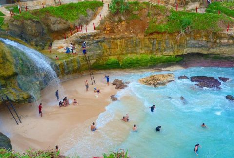 Pantai Banyutibo Fasilitas Tiket Masuk Dan Lokasi