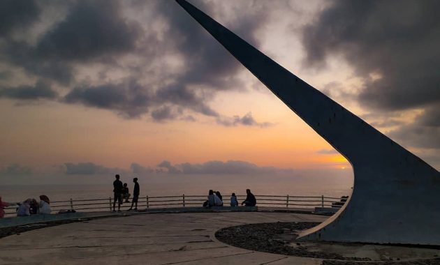 Senja Pantai Baron