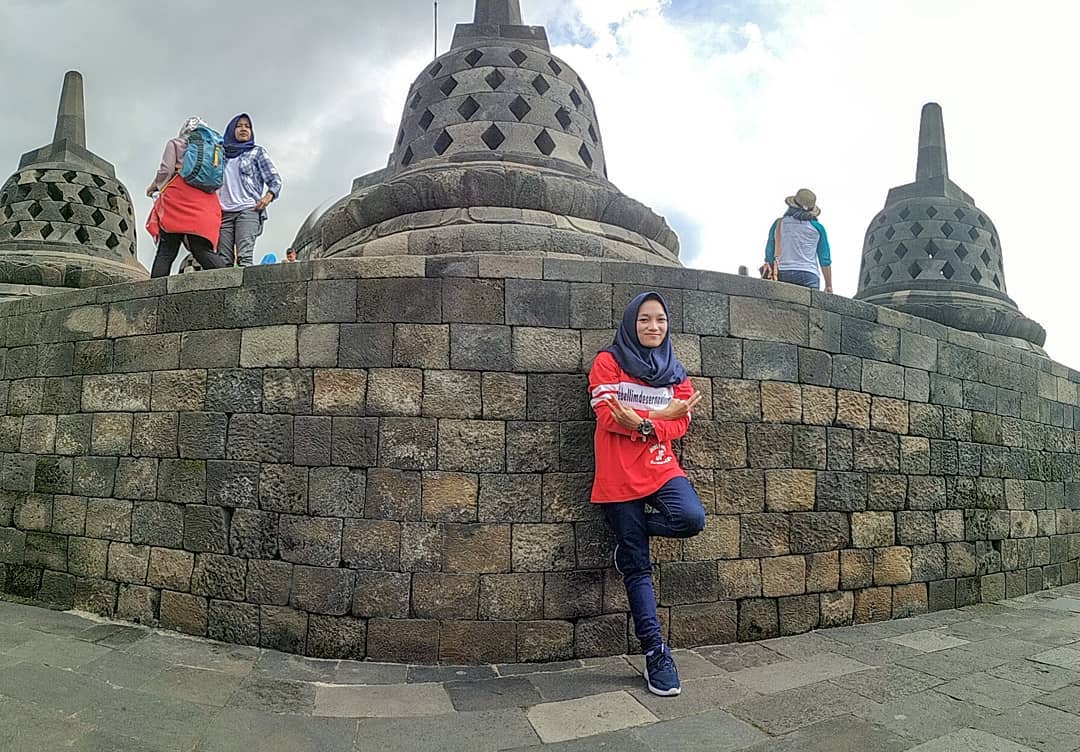 candi borobudur gadis cantik