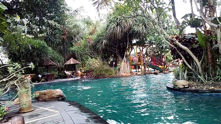 Review 11 Kolam Renang Di Semarang Beserta Harga Tiketnya