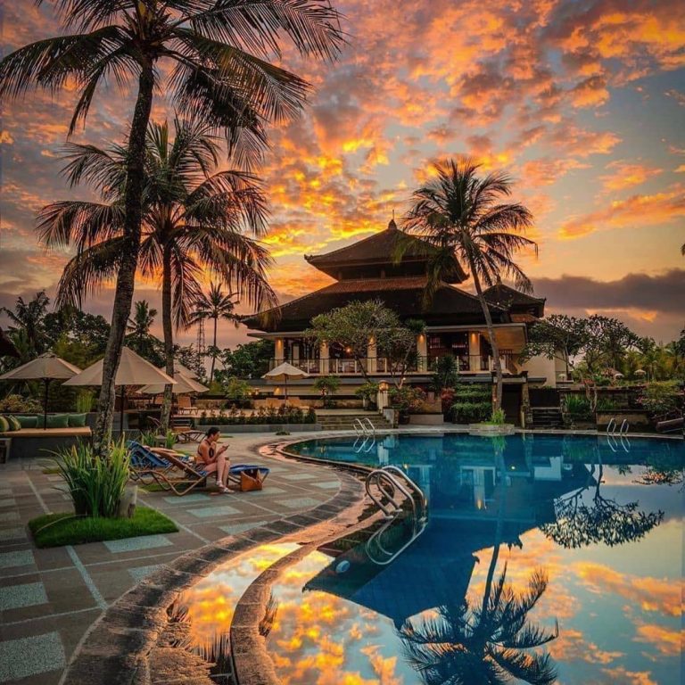 13 Kolam  Renang  di Bali Lokasi Jam Buka Harga Tiket