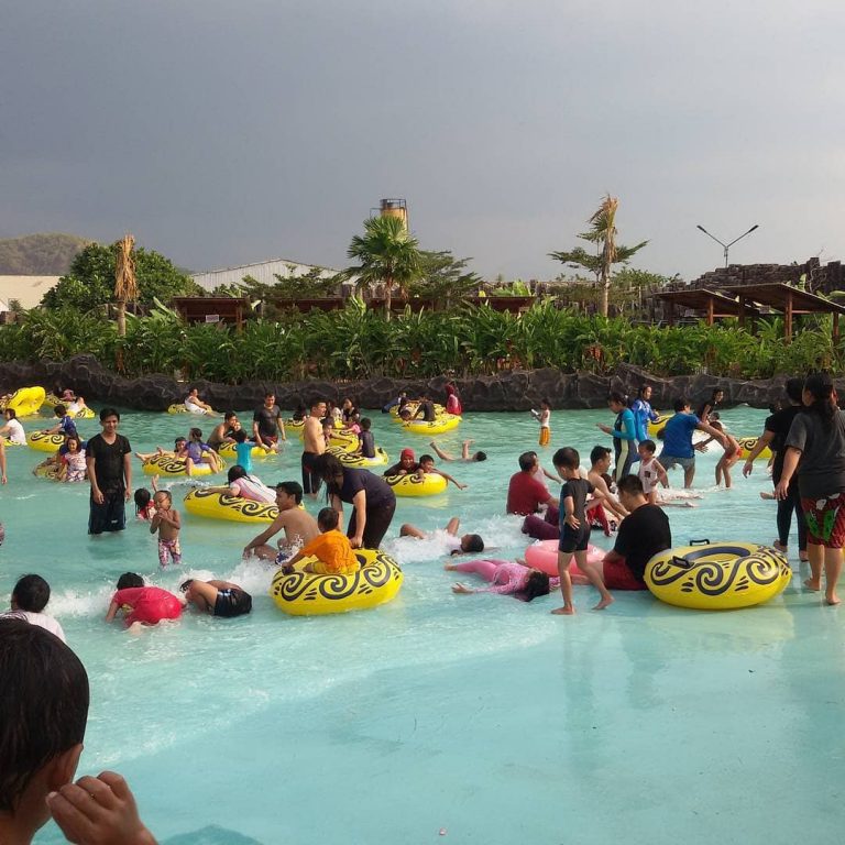 Kolam Renang Kampung Batu Tektona Waterpark