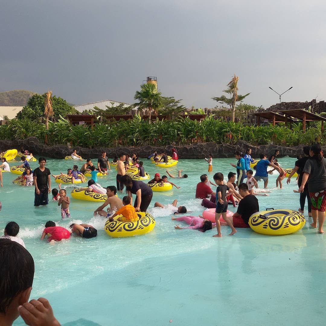 13 Kolam Renang Di Bandung Info Lokasi Harga Tiket Dan Jam