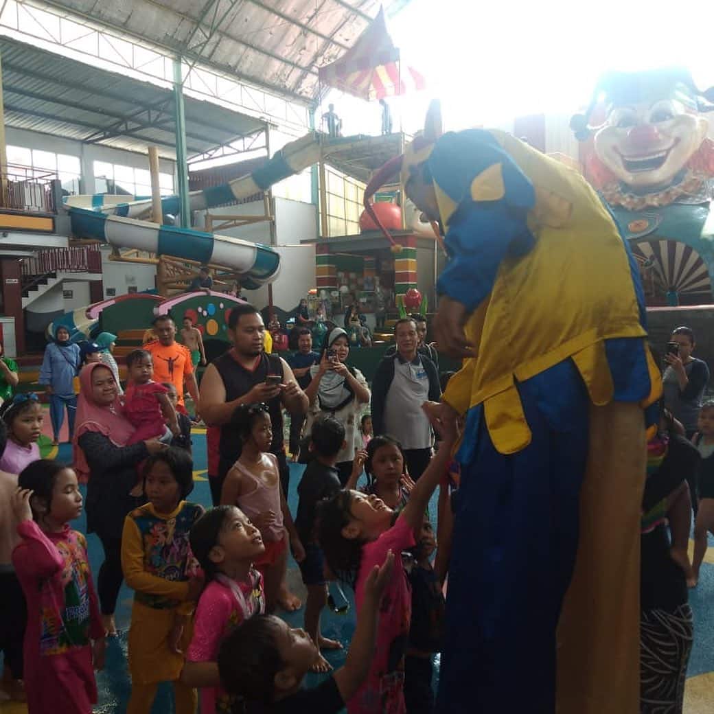 kolam-renang-sirkus-waterplay-bekasi