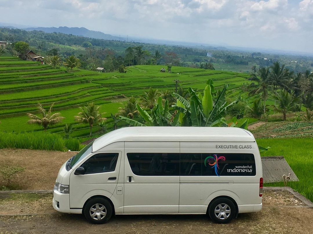 travel jakarta bandung terdekat dari lokasi saya