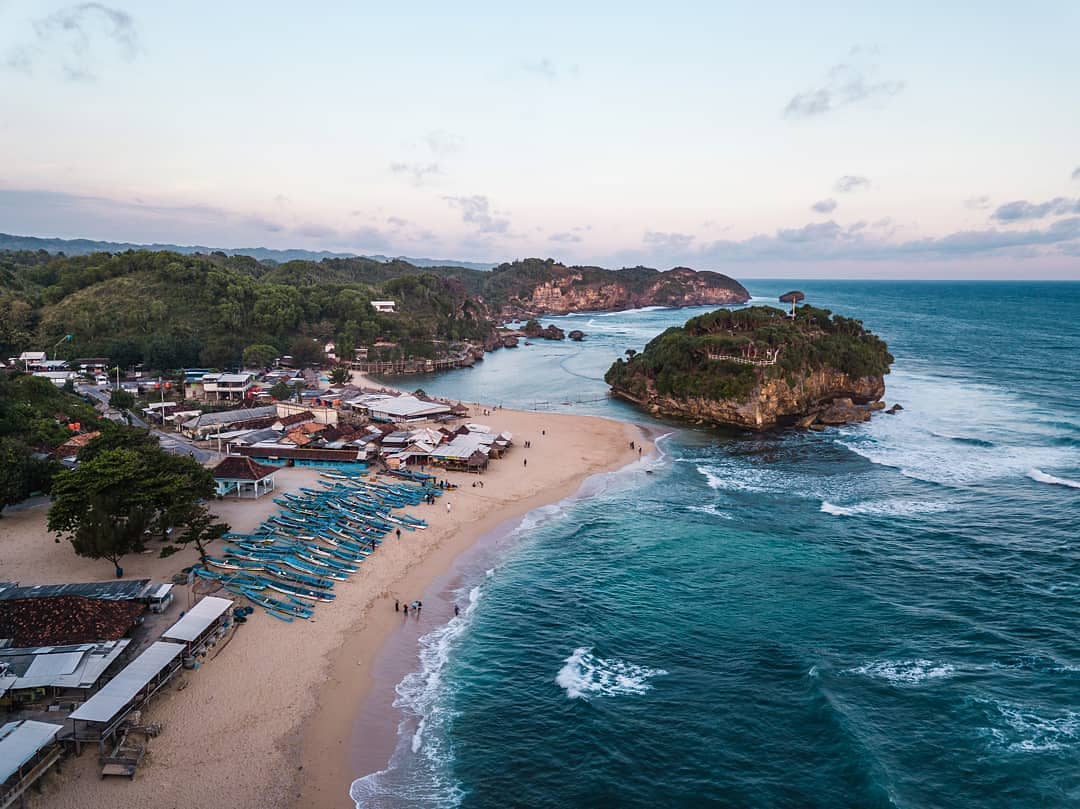 Tiket Masuk Pantai Drini Gunung Kidul 2020, Gambar, Lokasi ...