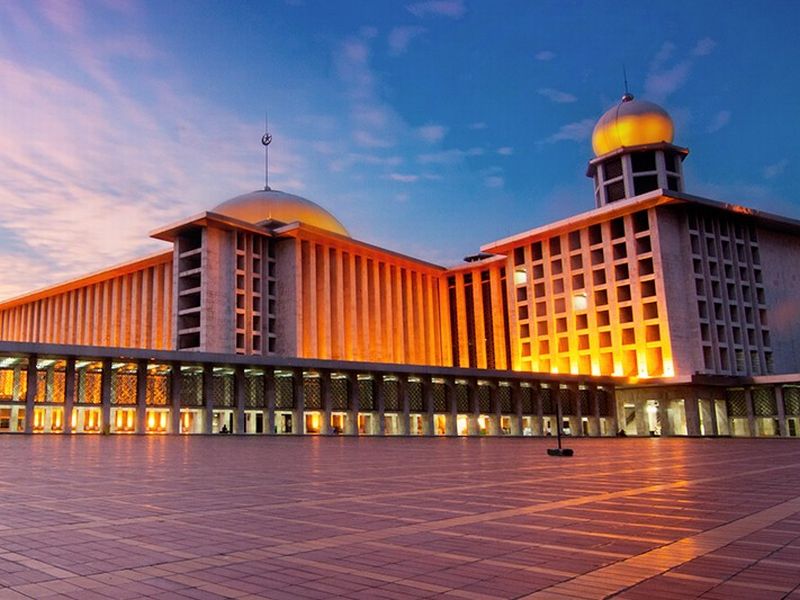 Masjid Istiqlal Sore Hari