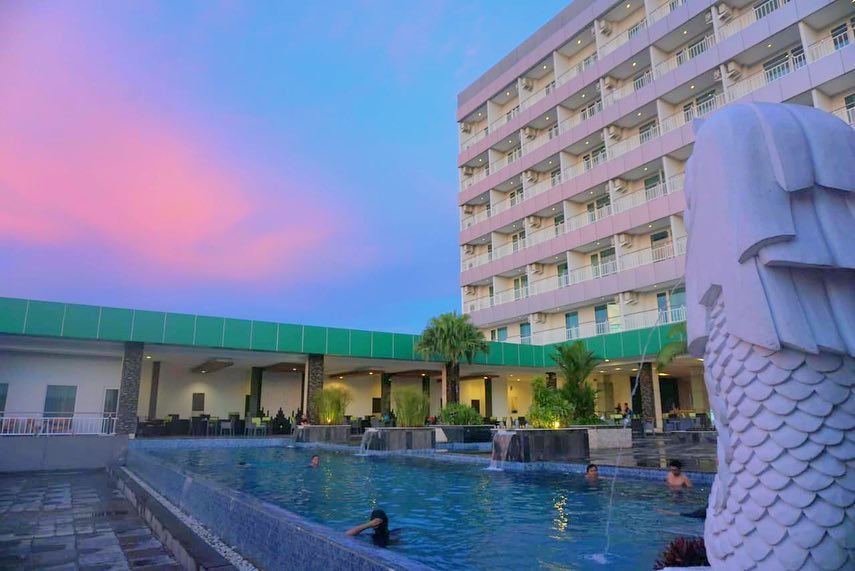 kolam-renang-dalton-hotel-makassar