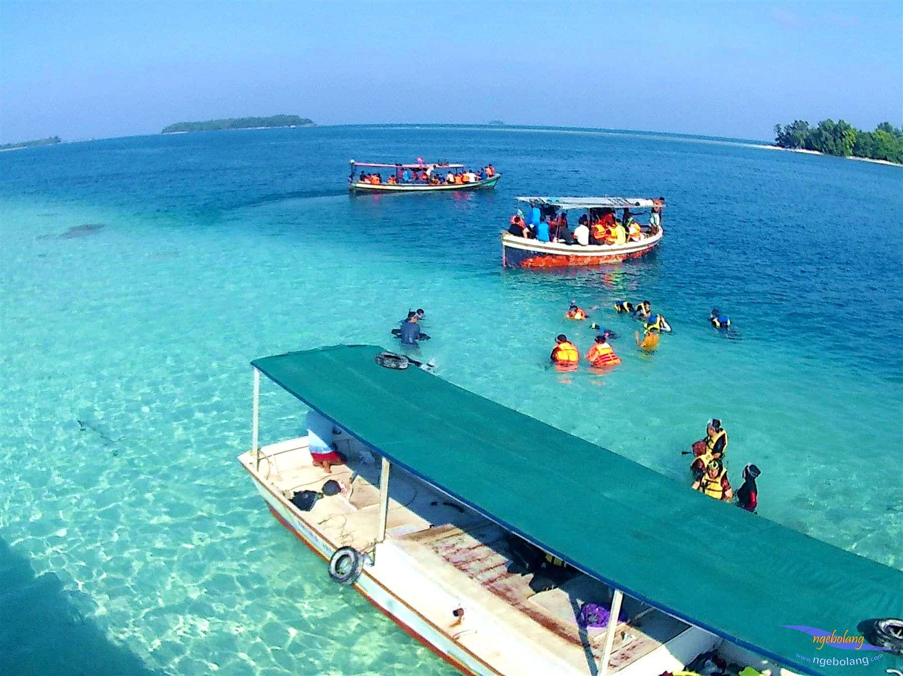 Kapal Menuju Pulau Harapan