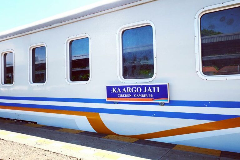 Kereta Argo Jati Cirebon Terbaru