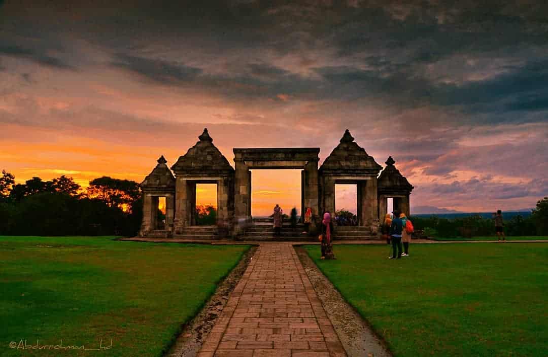 Candi Ratu Boko | Gambar, Informasi, Sejarah, Lokasi, dan Fasilitas