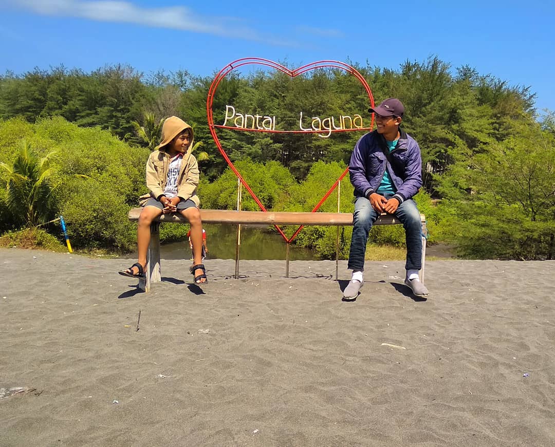 Pantai Laguna Lembupurwo / Sejenak Menenangkan Hati ...