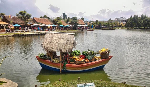 Floating Market Lembang, Wisata Pasar Apung dan 5 Spot Menarik di Sana 1