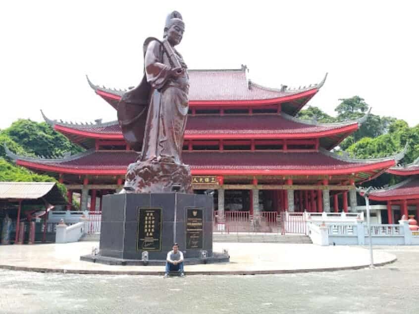 San bao. Чжэн Чэнгун памятник. В Китае в поселке Сан Бао.